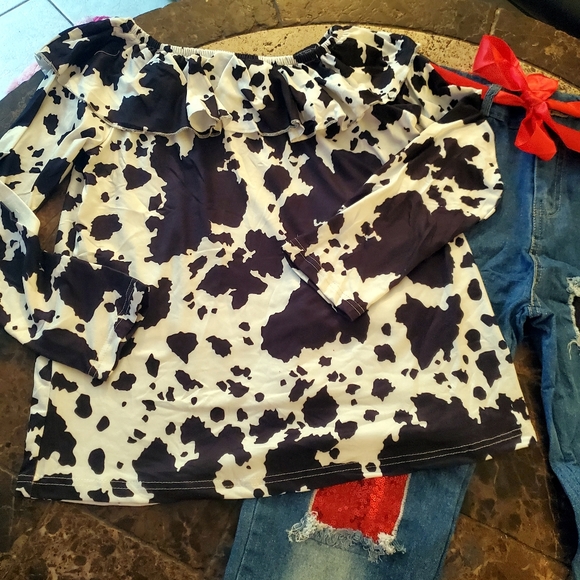 2 piece girls Black white off shoulder ruffled top with Distressed jeans - Picture 2 of 7